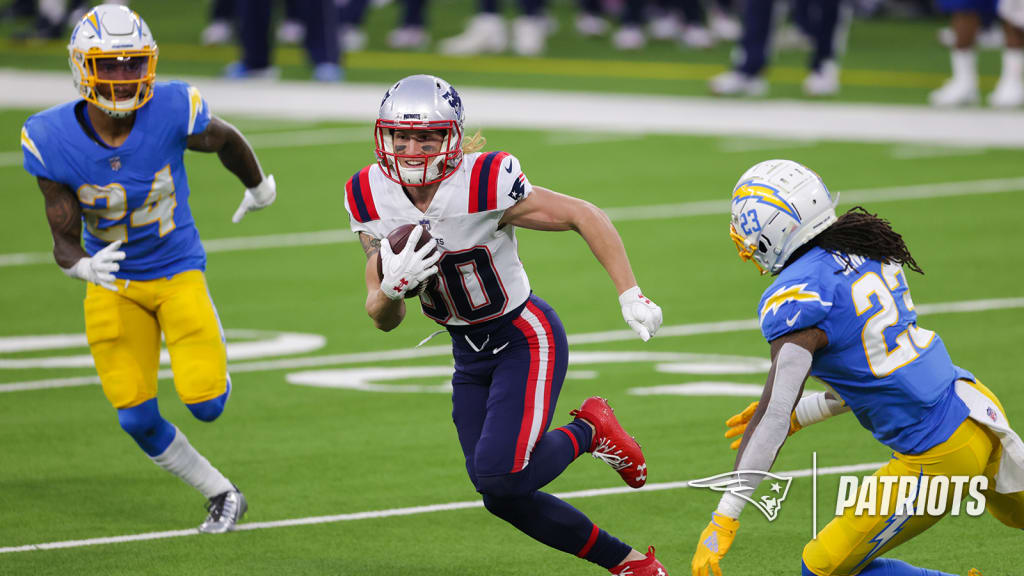 Gunner Olszewski just has to be a Patriots spy on the Steelers after this  play