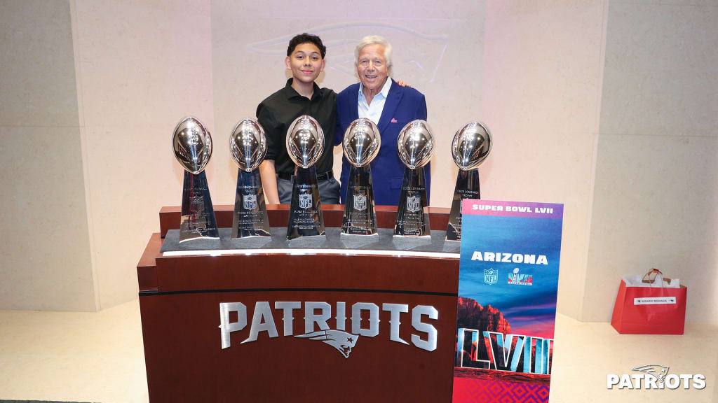 Robert Kraft surprised Dante Scarnecchia with Patriots HOF induction