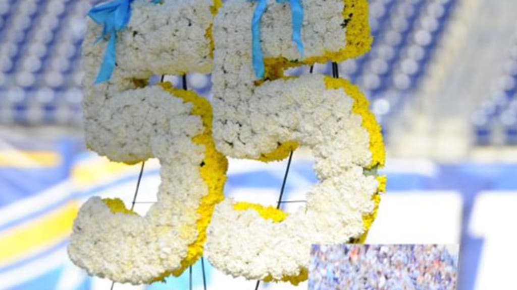 Thousands pay tribute to Junior Seau at ceremony in San Diego