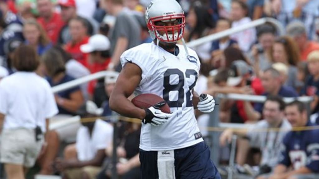 Patriots activate TE Visanthe Shiancoe to the 53-man roster