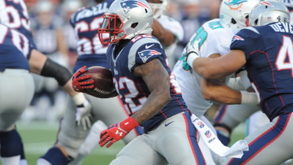 Patriots Quarterback Tom Brady looks for the pass during their game against  the San Diego Chargers at Gillette Stadium on Sunday, October 2, 2005. San  Diego beat the Patriots 41-17, ending the