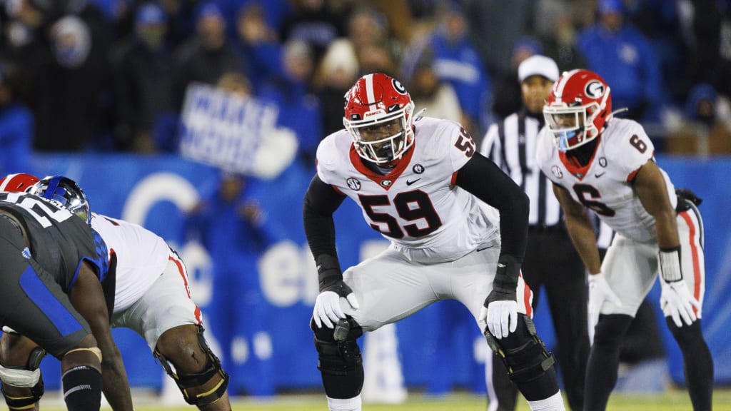 Lazar's Patriots Mock Draft 1.0: Pats Upgrade the Offensive Line With  Multiple Selections