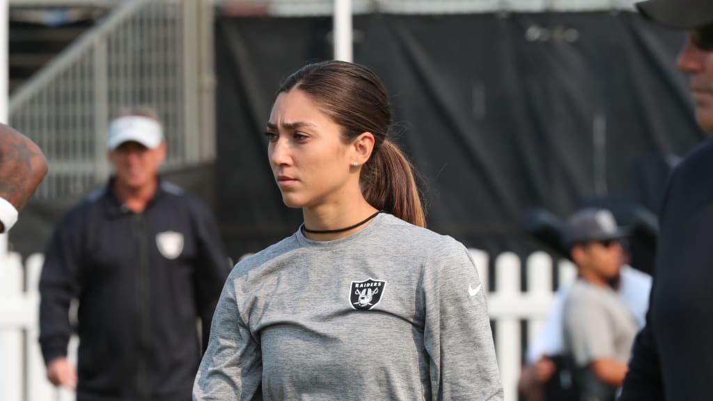 Colorado's Kelsey Martinez, 1st-ever female Raiders assistant coach, finds  fan in NFL's first female strength coach – The Denver Post