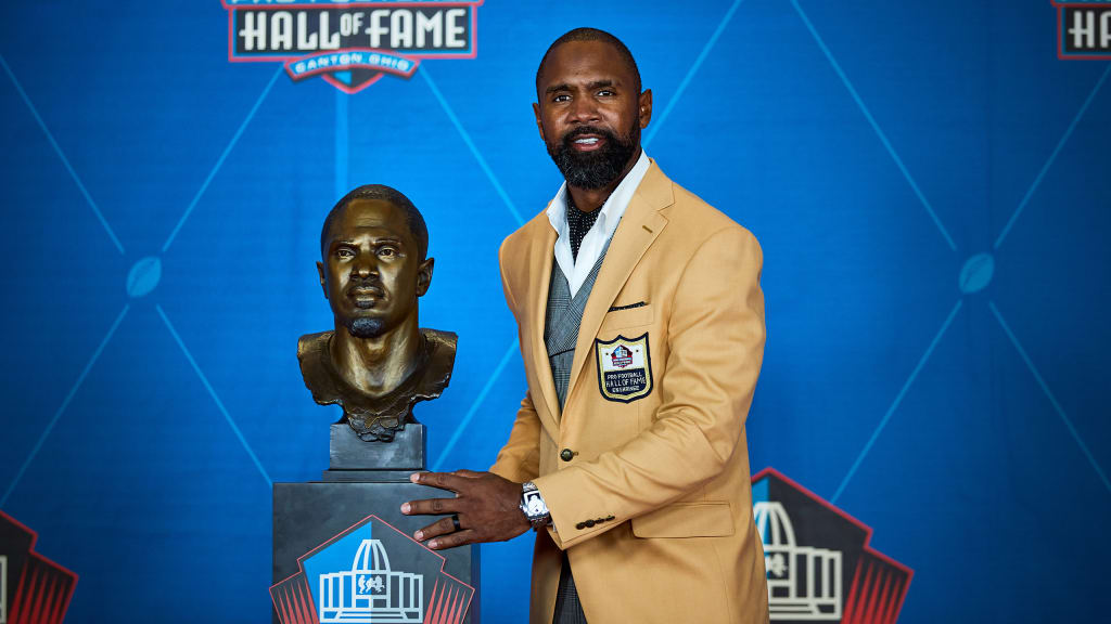 Charles Woodson receives Hall of Fame ring during special pregame