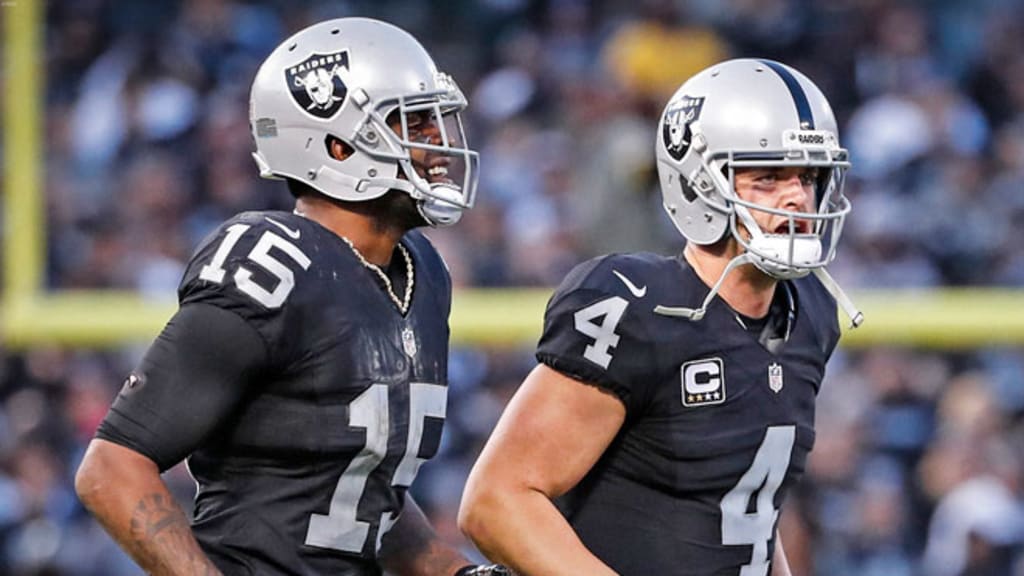 Oakland Raiders: Eddie Vanderdoes, Gareon Conley, rookies pose for pic