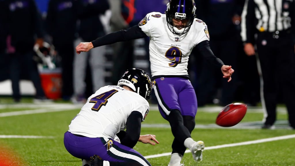 Baltimore Ravens kicker Justin Tucker (9) reacts after kicking a field goal  against the Tenness …