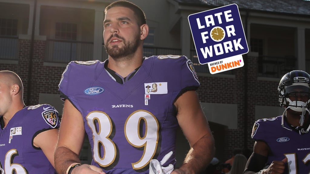 Baltimore Ravens tight end Mark Andrews (89) gets relief from the heat next  to a water