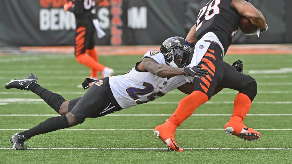 Ravens cornerback Tavon Young could miss season with neck injury