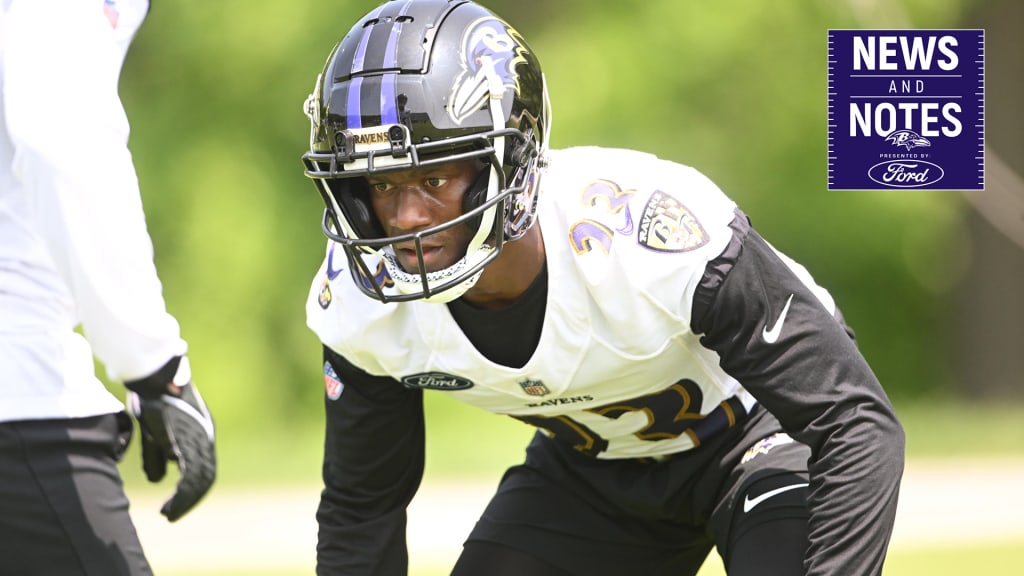 Baltimore Ravens cornerback Brandon Stephens (21) reacts to a deflected  pass during the first half of