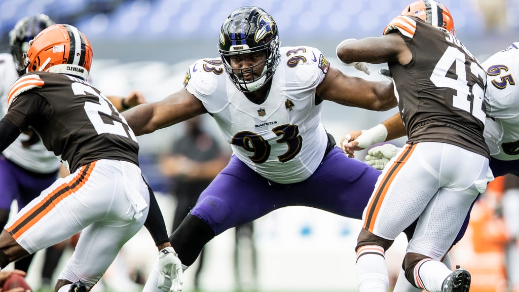 Ravens DE Calais Campbell leaves game vs. Colts with calf strain; John  Harbaugh says it's 'not serious'