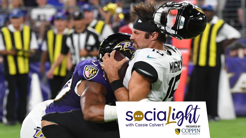 Photo: Jaguars QB Gardner Minshew loses helmet on hard hit from Ravens'  Kenny Young during an NFL preseason game - BAL20190808102 