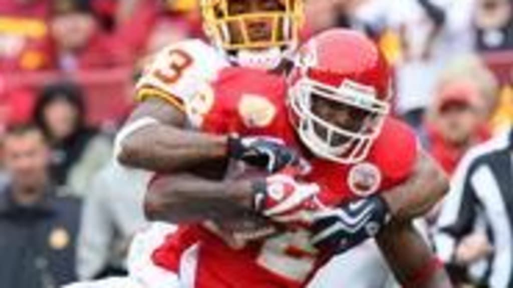 October 18, 2009: Kansas City Chiefs at Washington Redskins..FedExField  Stadium..Kansas City Chiefs running back Larry Johnson (27) in game action  during the NFL game between the Kansas City Chiefs and Washington  Redskins..The