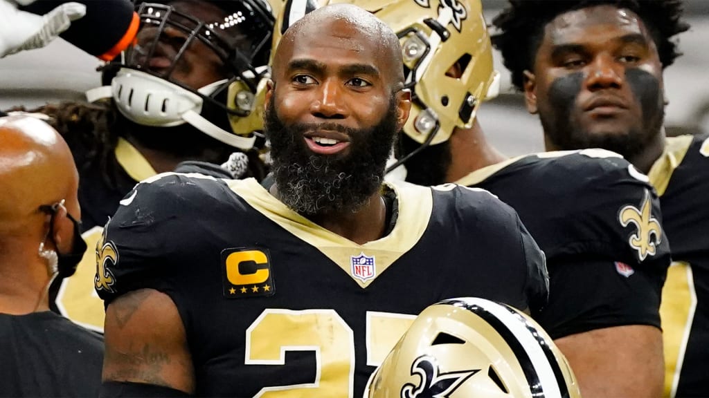 Malcolm Jenkins gets competitive with a High School lineman