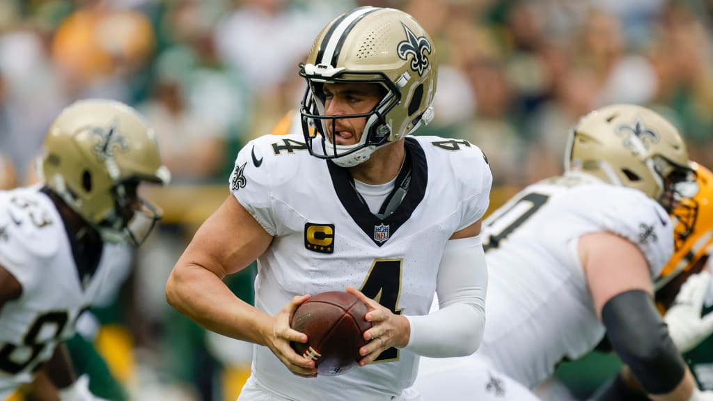 Saints' Derek Carr leaves game against Packers with shoulder injury after  getting sacked