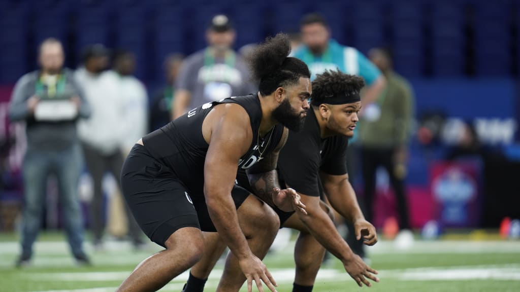 Seahawks get their first look at bookend tackles of the future