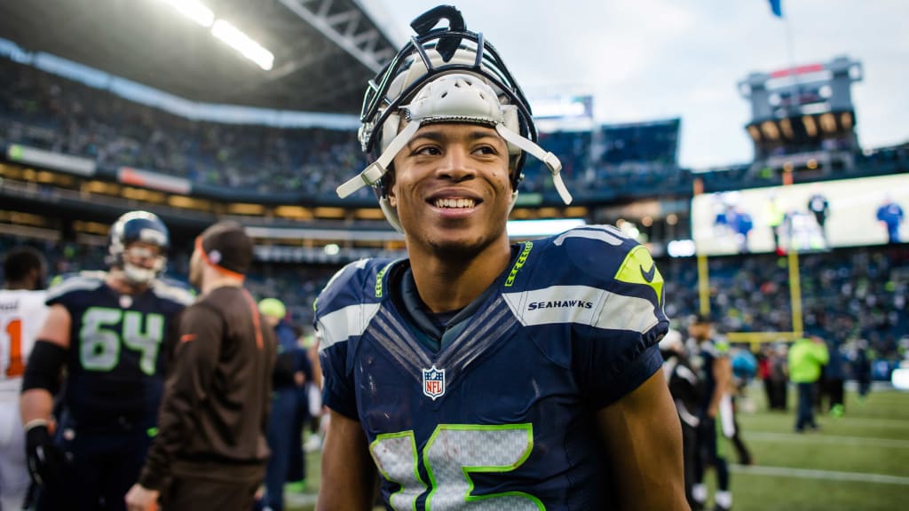 Seattle, WA, USA. 15th Nov, 2018. Seattle Seahawks wide receiver Tyler  Lockett (16) returns a kick during a game between the Green Bay Packers and  Seattle Seahawks at CenturyLink Field in Seattle