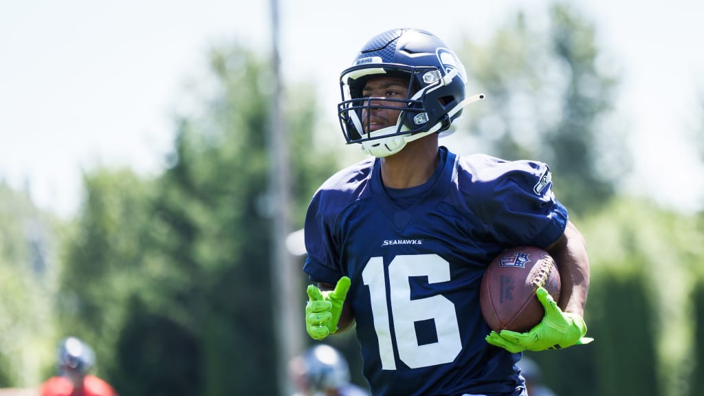 Seahawks star, real estate agent Tyler Lockett helps teammate buy house