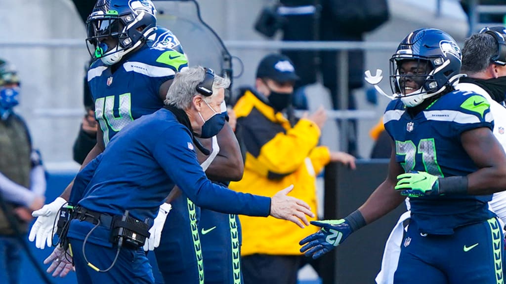 He's Got the Magic Touch! Russ Lobs a TD Pass to Jacob Hollister 