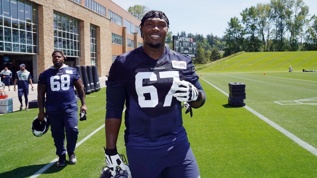 Seahawks EDGE Boye Mafe signs rookie contract