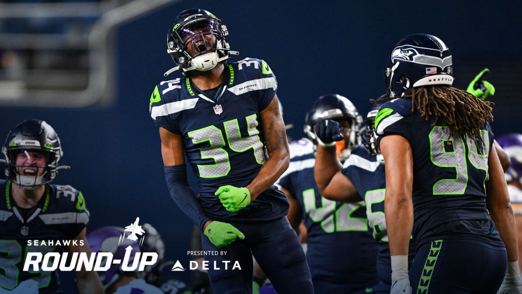 Seahawks WR Easop Winston giving touchdown ball to his mom