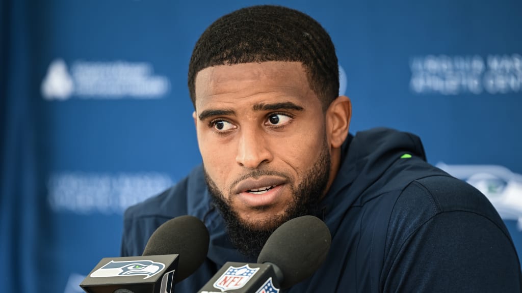 Bobby Wagner “Excited To Be Back” With Seahawks And In No. 54 As