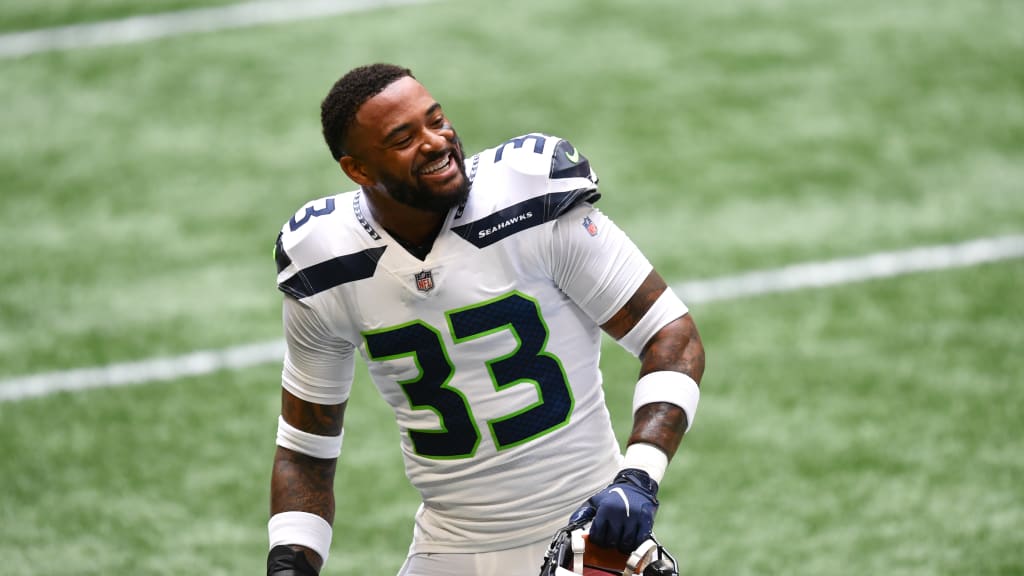 Geno Smith Cooking, Jamal Adams Injured as Seattle Seahawks Lead Denver  Broncos 17-13 at Half - Sports Illustrated Seattle Seahawks News, Analysis  and More