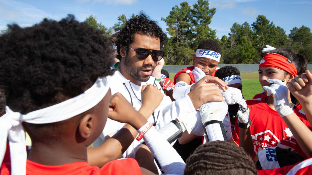 Russell Wilson stopped by NFL Flag LA to meet kids. He was wearing