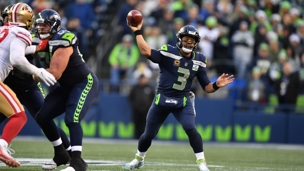 September 17, 2017: Seattle Seahawks linebacker Bobby Wagner (54) runs with  the ball after an interception during a game between the San Francisco  49ers and the Seattle Seahawks at CenturyLink Field in