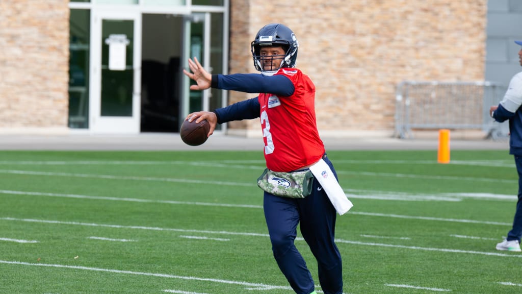 Russell Wilson shares workout video including throws with injured hand