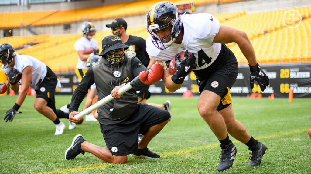 Steelers inside the ropes: Mike Tomlin opts for pads, physical practice  ensues