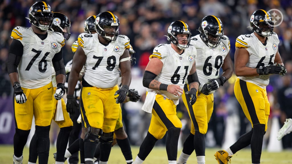 Steelers adding two veteran offensive linemen: James Daniels, Mason Cole to  sign three-year deals, per report 