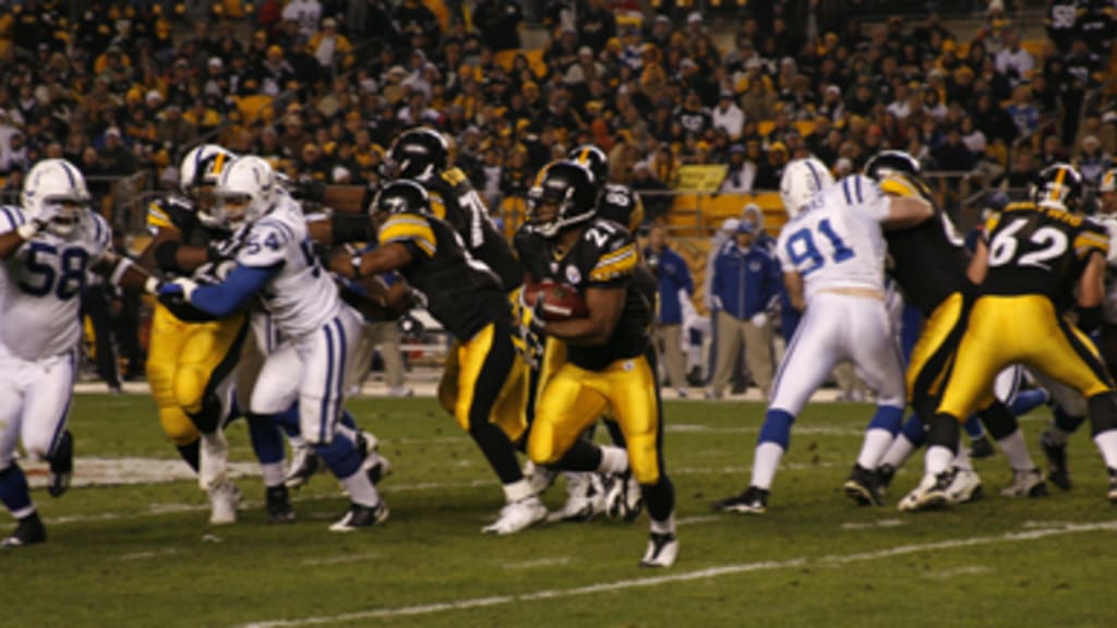 Pittsburgh Steelers running back Willie Parker (39) breaks a 32