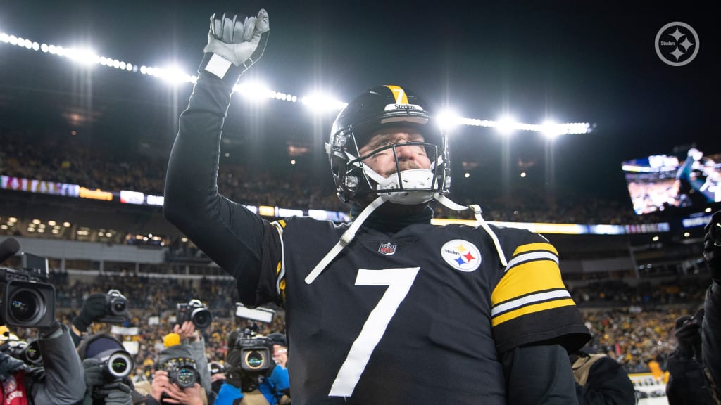 Pittsburgh Steelers' quarterback Ben Roethlisberger (7) pats running back  Jerome Bettis (36) on the head after Roethlisberger scored a touchdown on a  4-yard run against the Denver Broncos during the fourth quarter