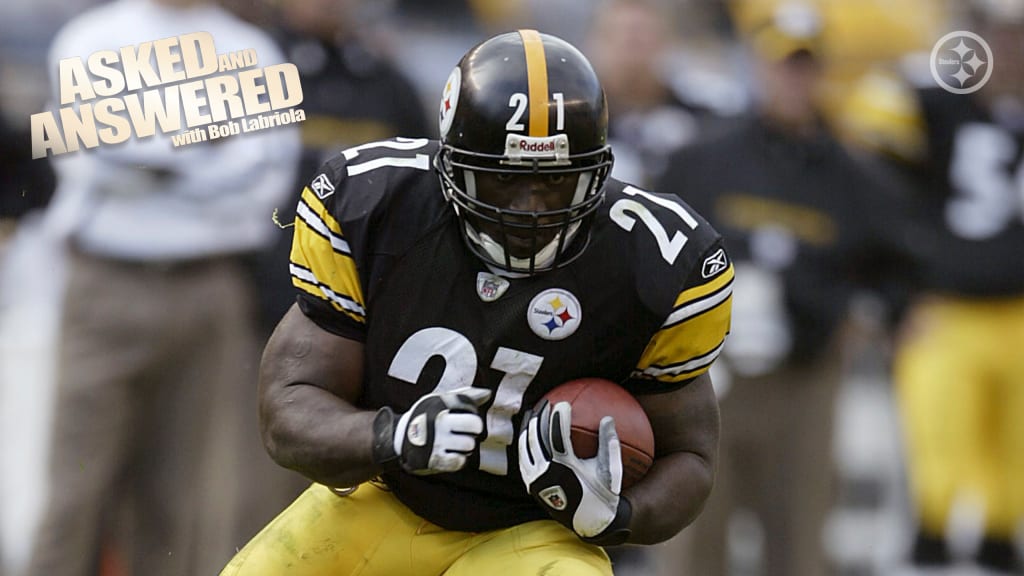 7 September 2003: Pittsburgh Steelers Amos Zeroue runs against the