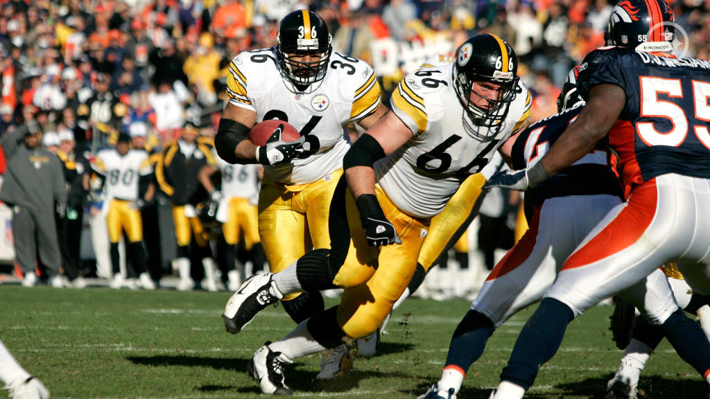 Jerome Bettis owns Brian Urlacher on Make a GIF