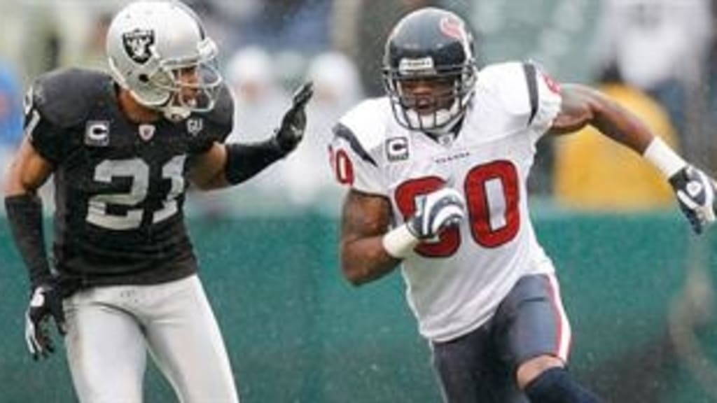 Oakland Raiders cornerback Nnamdi Asomugha (21) before an NFL