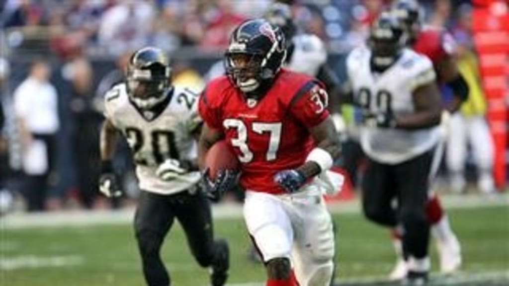 28 October 2007: Houston Texans tackle Ephraim Salaam stops the