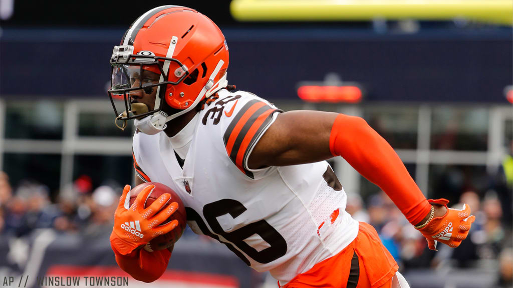 Cleveland Browns cornerback M.J. Stewart plays against the Houston