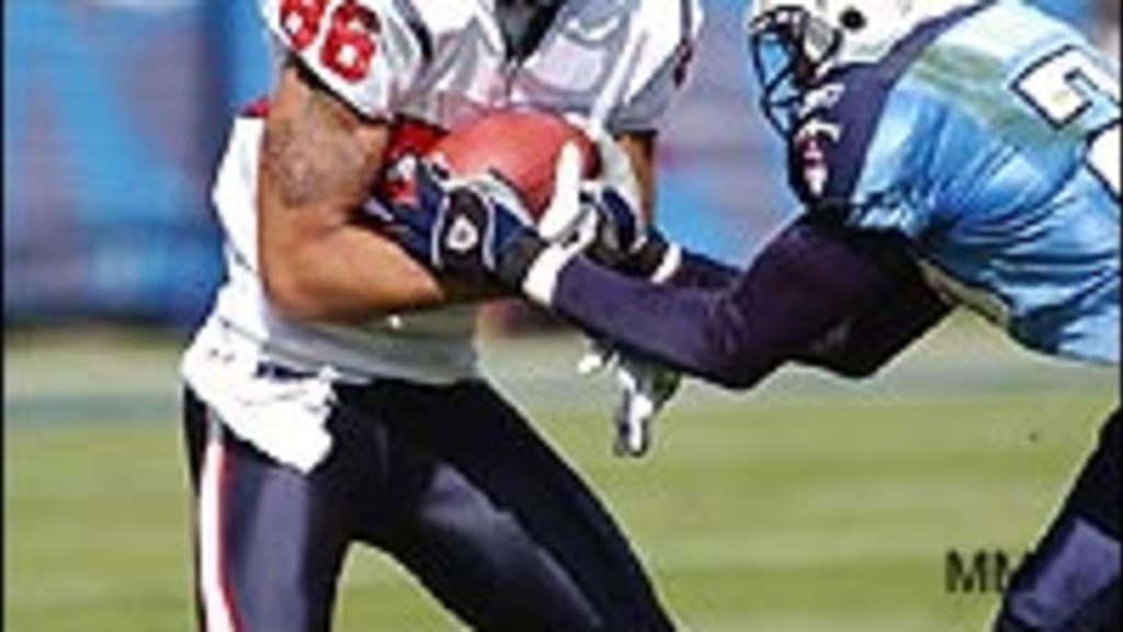 New York Giants Reuben Droughns is tackled by Washington Redskins