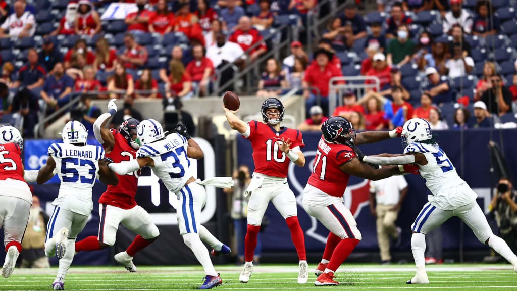 Texans bench Tyrod Taylor for Davis Mills during Houston's Week 13 game  against the Colts 