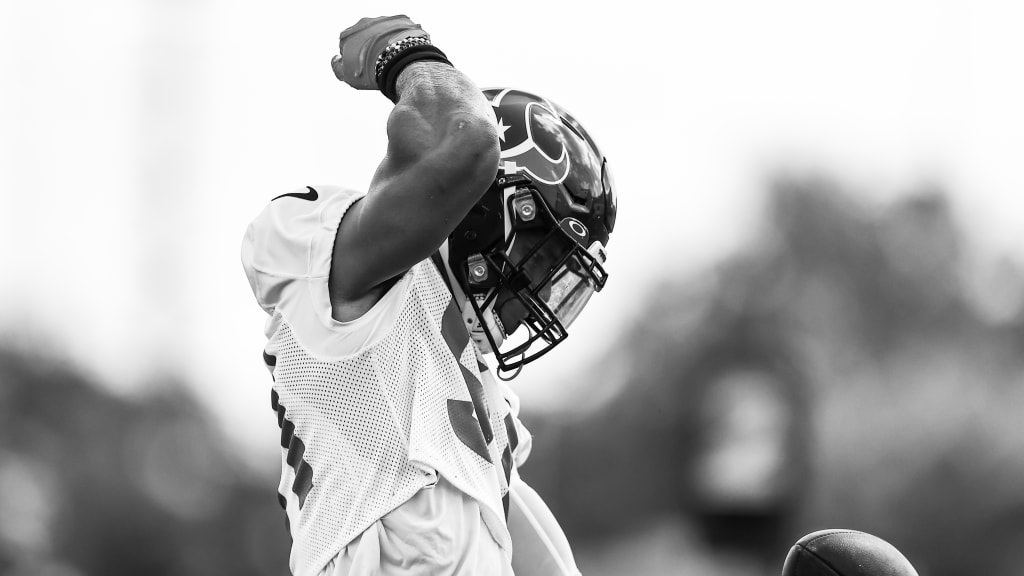 Browns defenders wear boxing gloves in practice