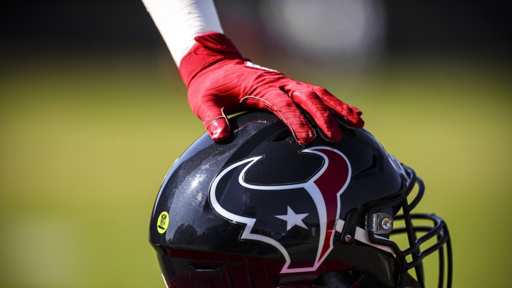 HOUSTON, TX - OCTOBER 02: Houston Texans Cheerleaders rev up the crowd  during the football game between the Los Angeles Chargers and Houston Texans  at NRG Stadium on October 2, 2022 in