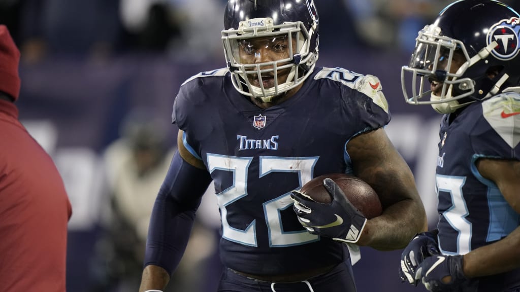 Tennessee Titans running-back LenDale White (25) scores a