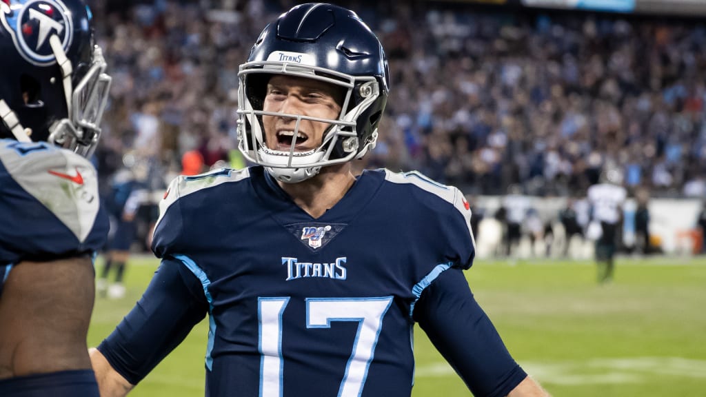 Helmet Stalker on X: Titans QB Ryan Tannehill has been named the 2019 NFL  Comeback Player of the Year. Tannehill used a Riddell SpeedFlex Precision  Diamond with an SF-2BD-SW facemask and a