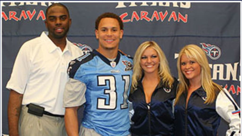 Dyson helps Titans celebrate anniversary season on Caravan