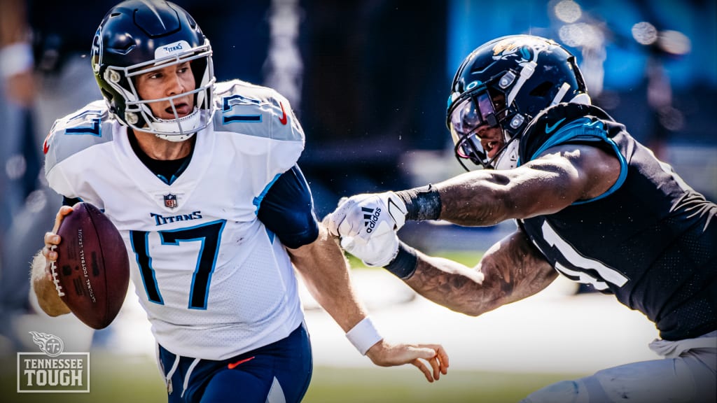 Big-man touchdown alert: Titans tackle Taylor Lewan catches one