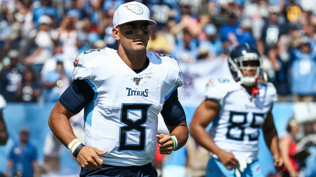 East Rutherford, New Jersey, USA. 13th Dec, 2015. Tennessee Titans  quarterback Marcus Mariota (8) in action prior to the NFL game between the Tennessee  Titans and the New York Jets at MetLife