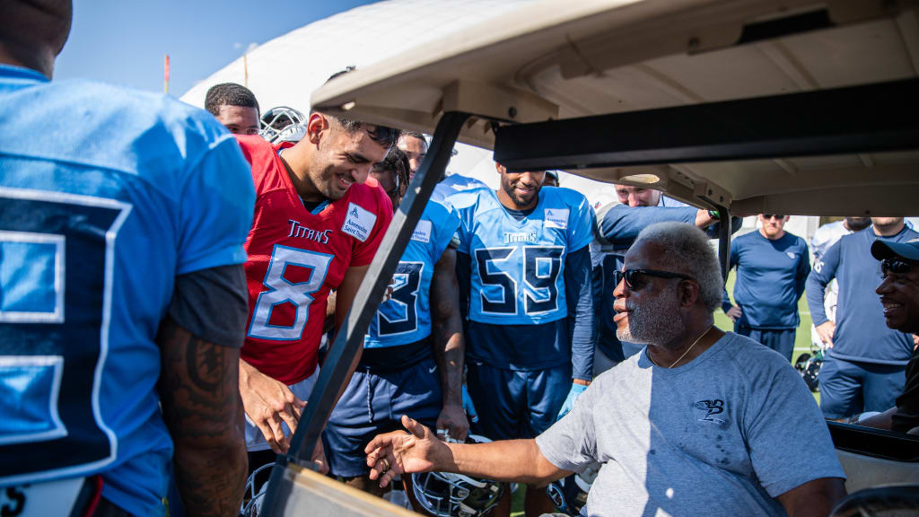 Oilers Great Earl Campbell Pays Visit to Tennessee – and Delivers a Message  to the Titans