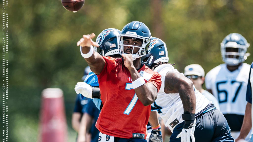 Tennessee Titans safety Josh Thompson (29) comes onto the field