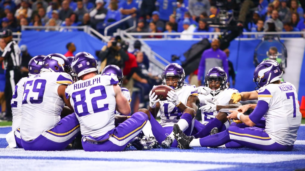 Case Keenum Touchdown w/ Thanksgiving Dinner Celebration